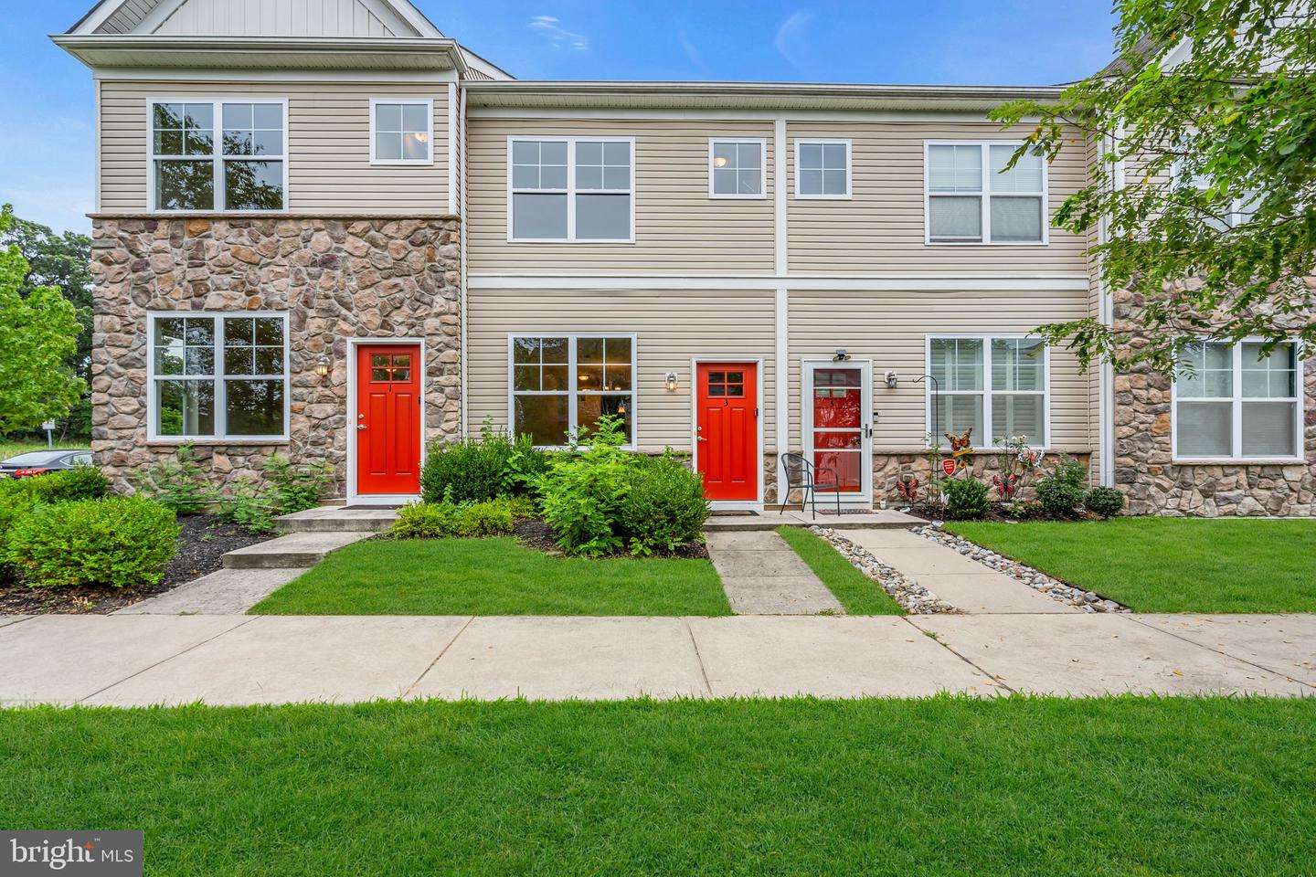 3 Rowand Way E — photo