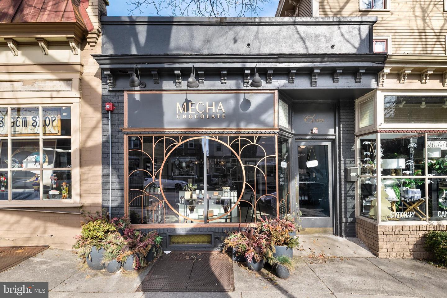 7 Kings Hwy E — photo
