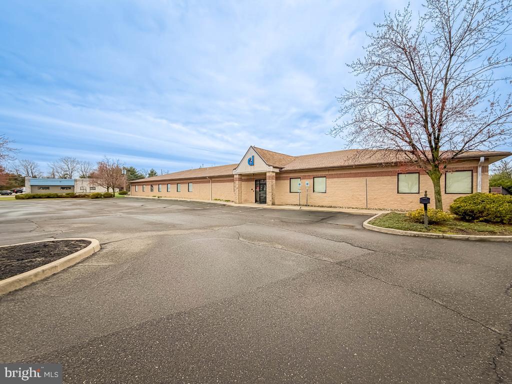 155 Bradford Dr — photo