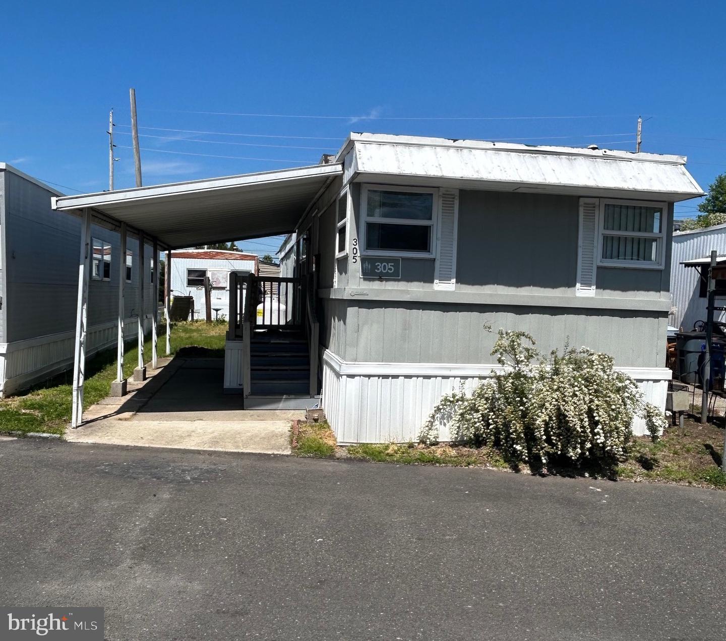 305 Barwood Ave. — photo