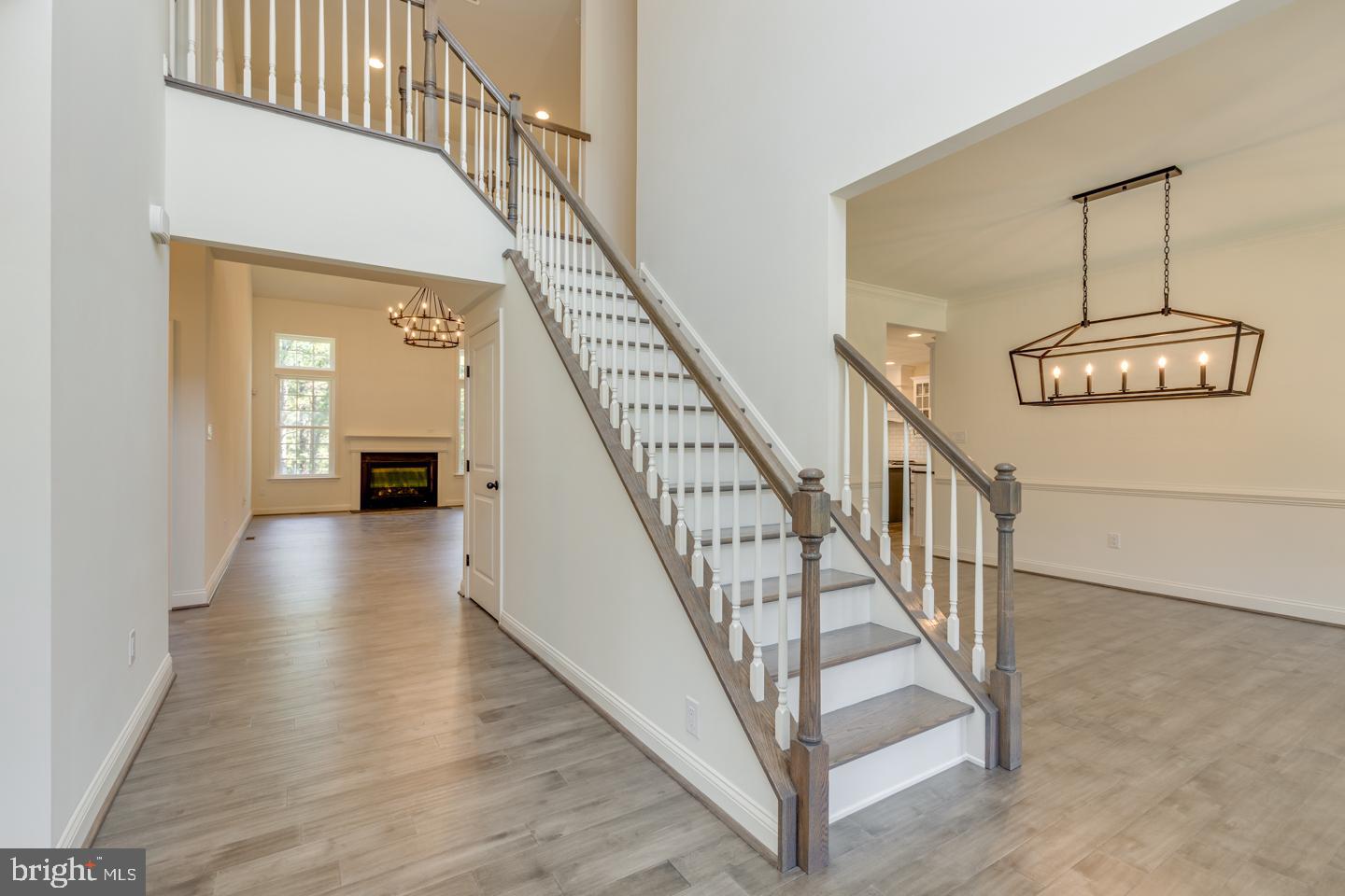 002 Mullen Dr — photo