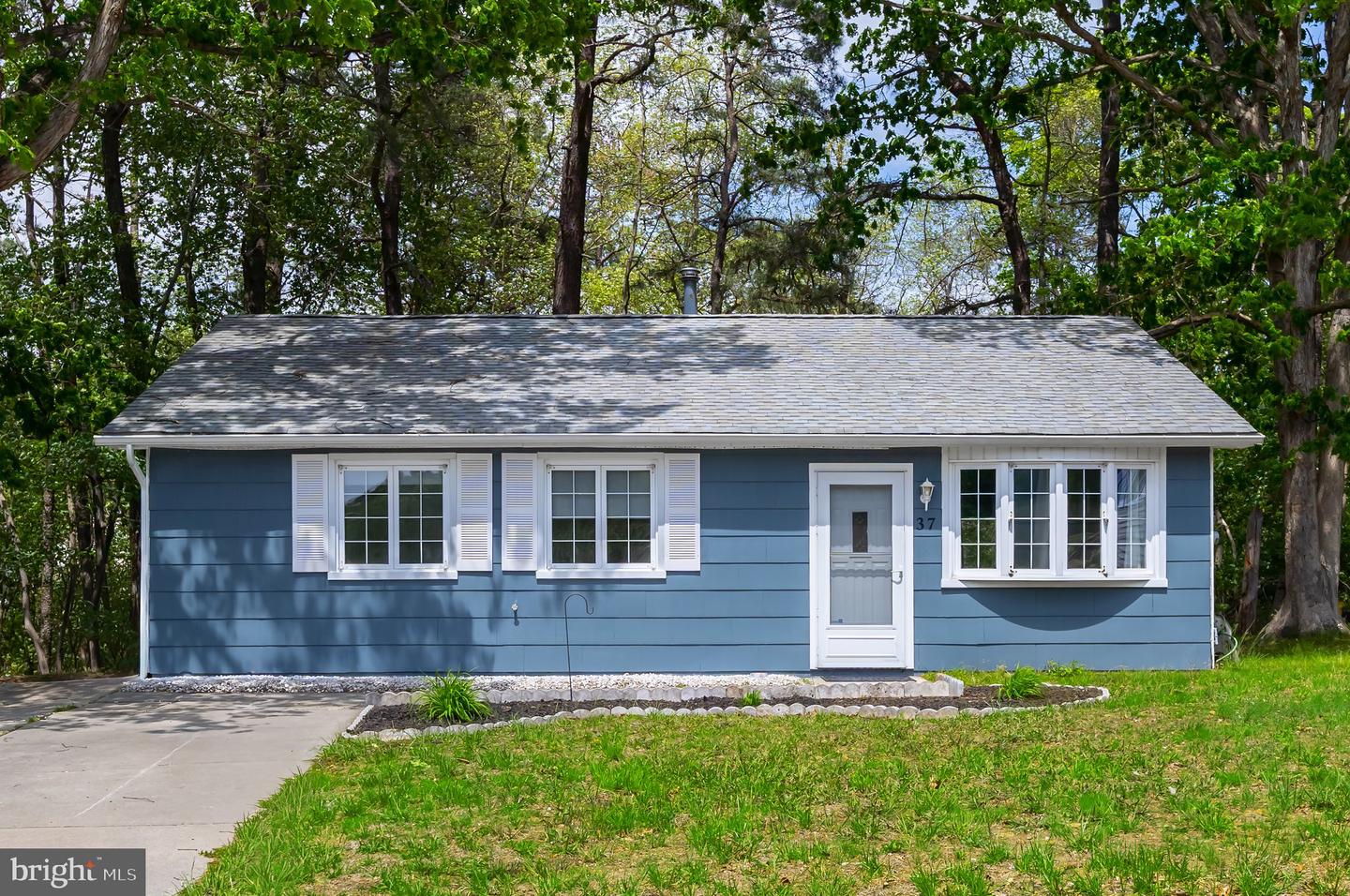 37 Ray Smith Road, Sicklerville, NJ 08081