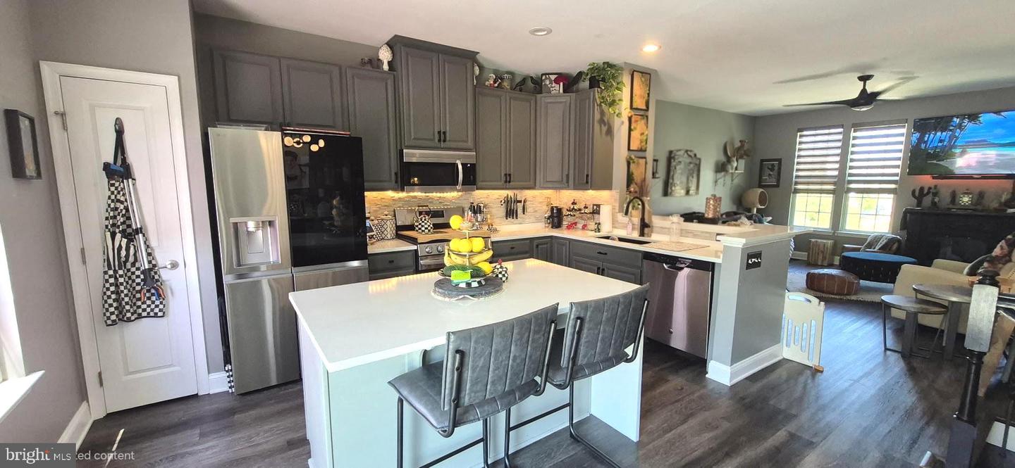 70 Village Green Ln — photo