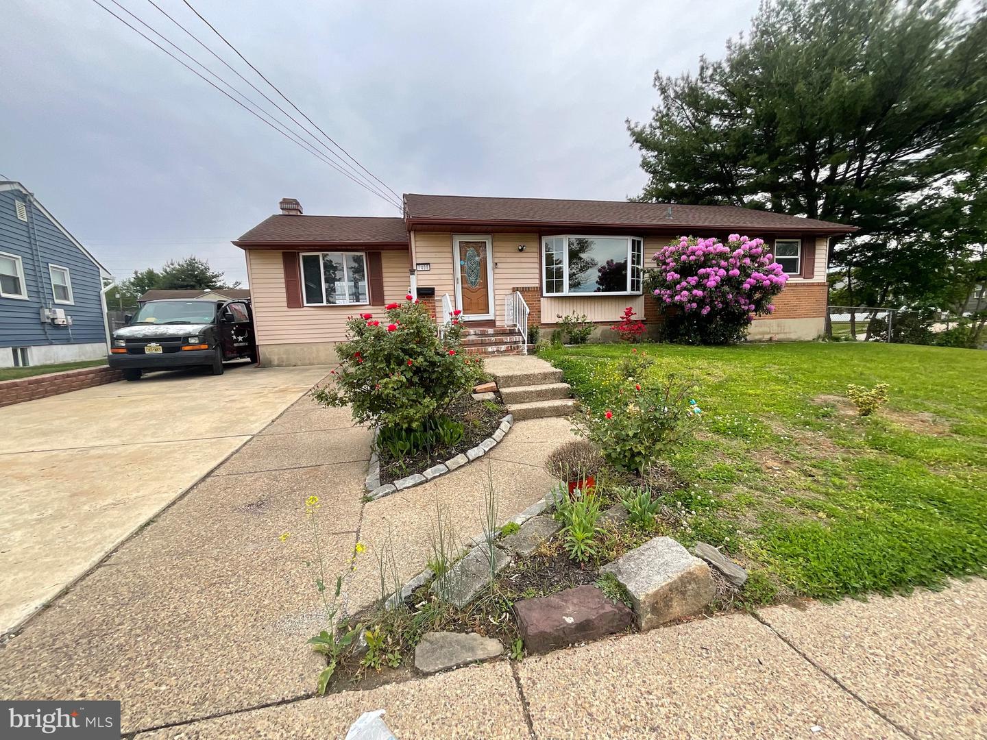 7406 Jackson Ave — photo