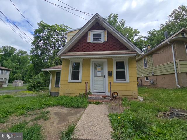 239 Garfield Ave — photo