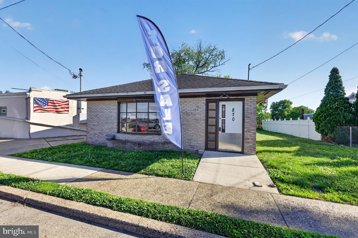 870 W Browning Rd — photo
