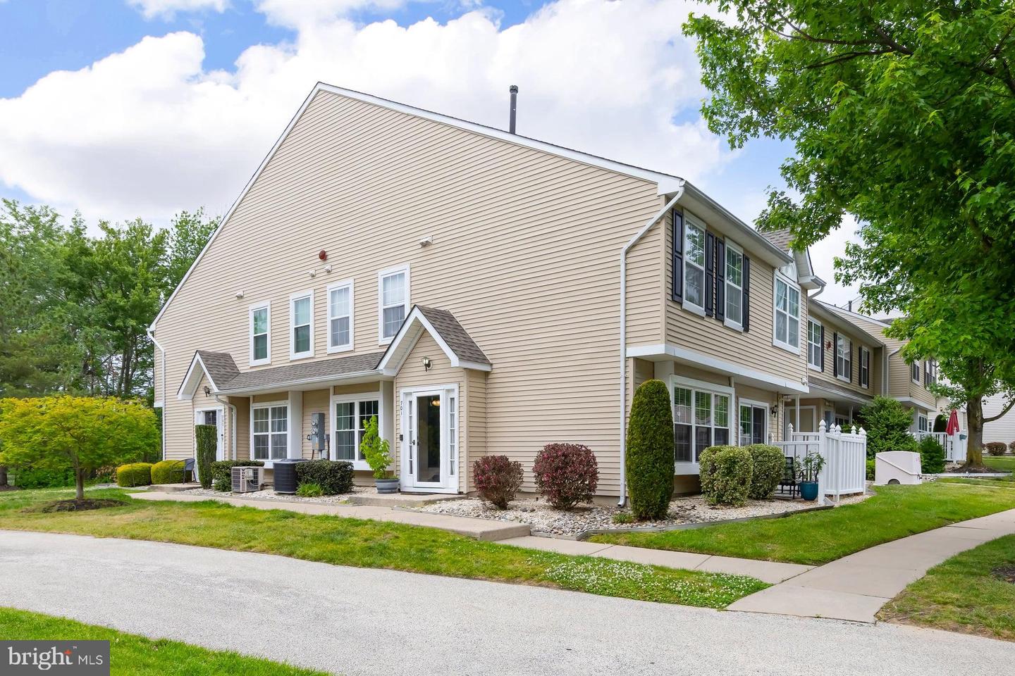 701 Tanglewood Dr — photo