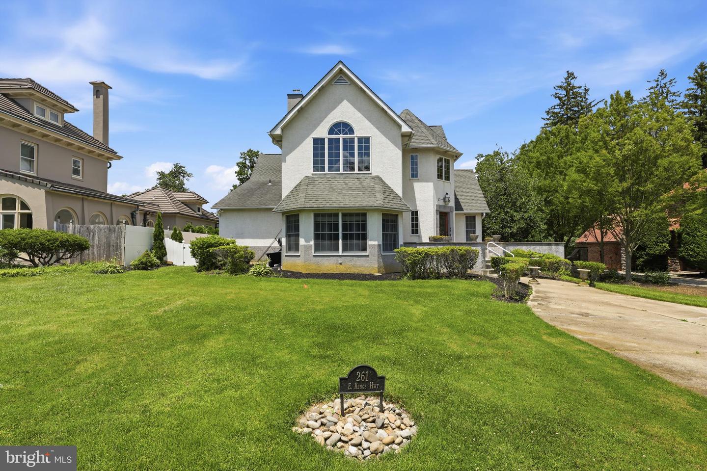261 E Kings Hwy — photo