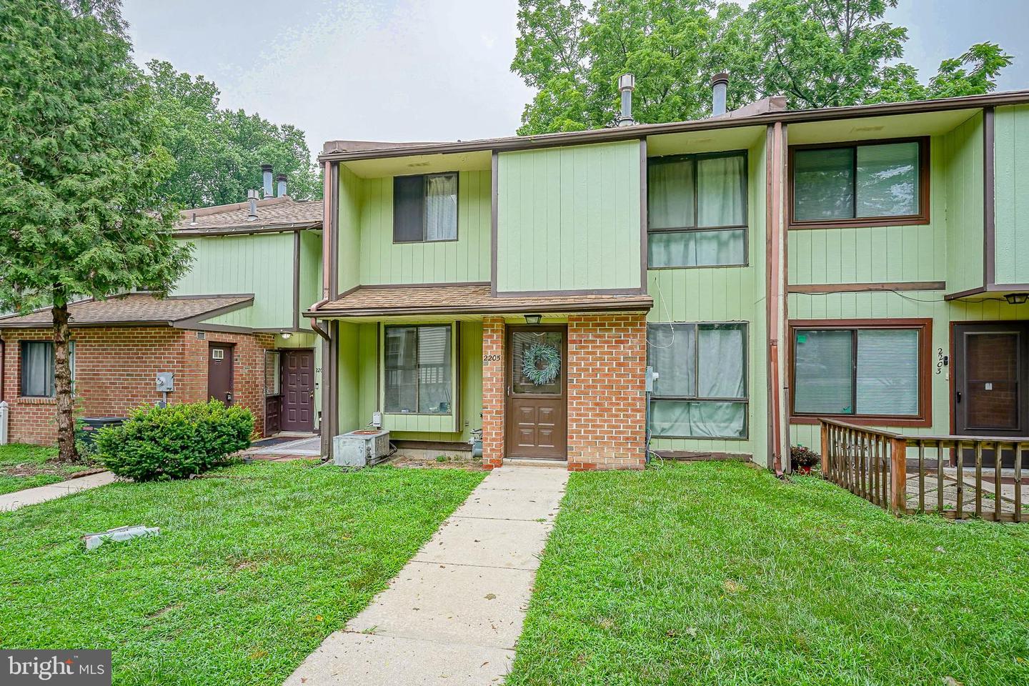 2205 Greenwood Dr — photo