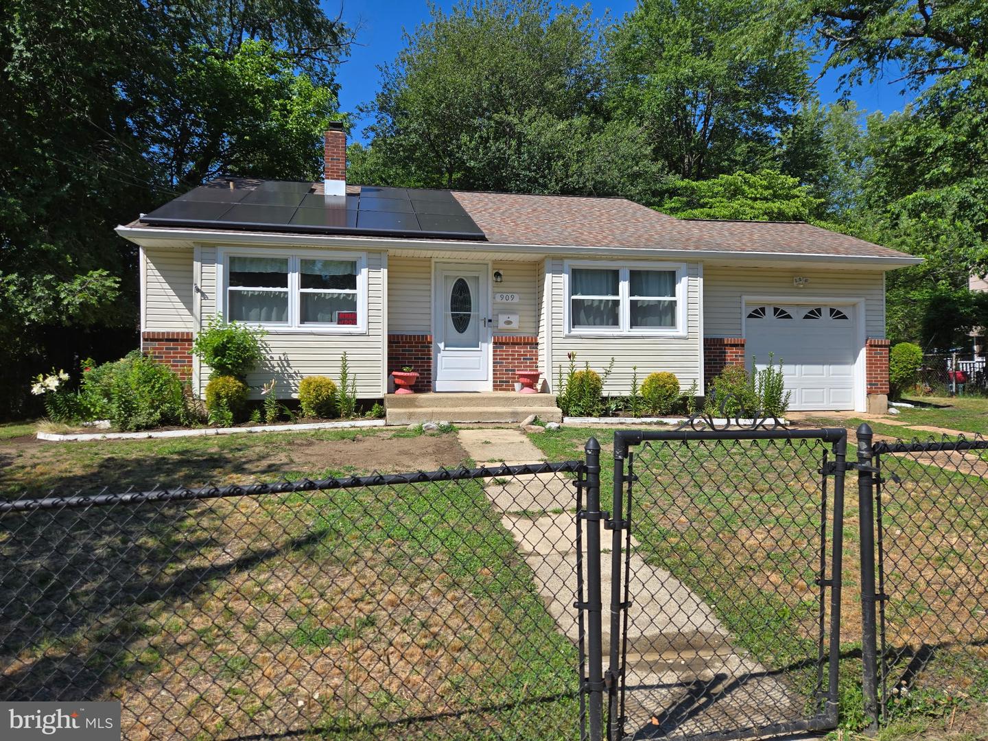 909 Bentley Rd — photo