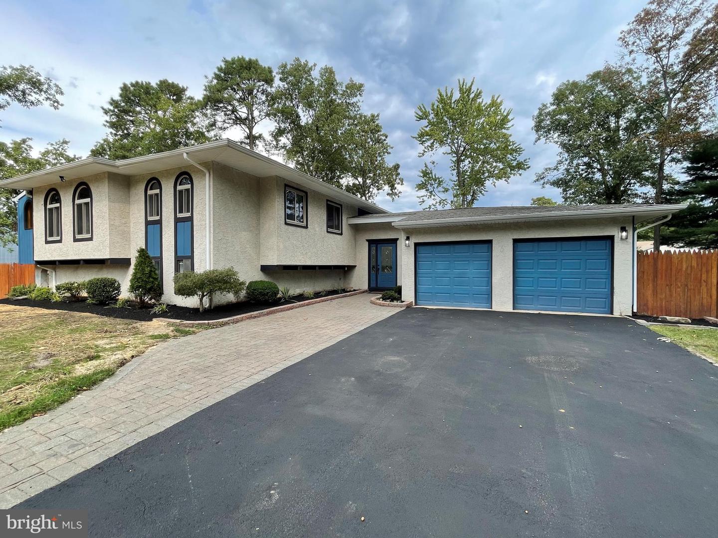 802 Salem Ct — photo