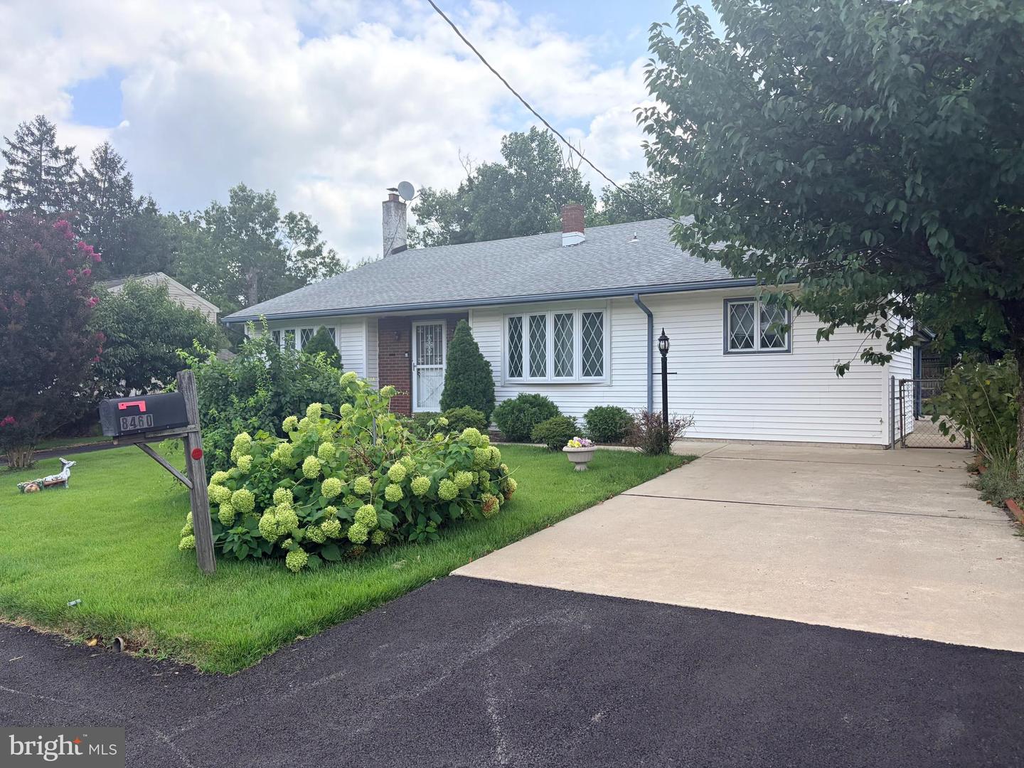 8460 Sheppard Rd — photo