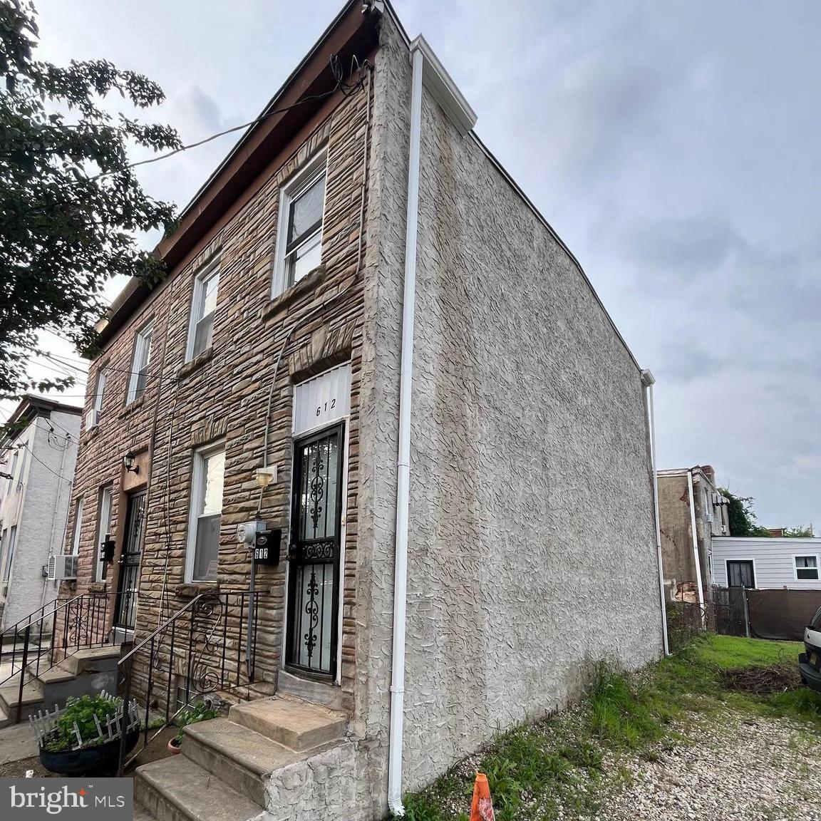 612 Royden St — photo
