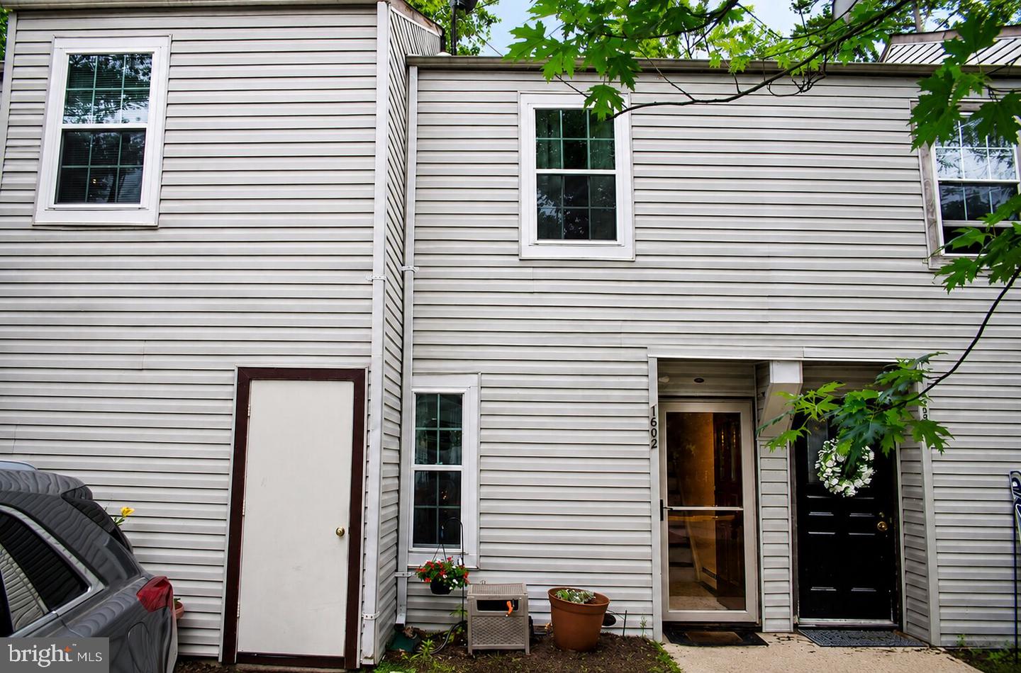 1602 Bromley Ests — photo