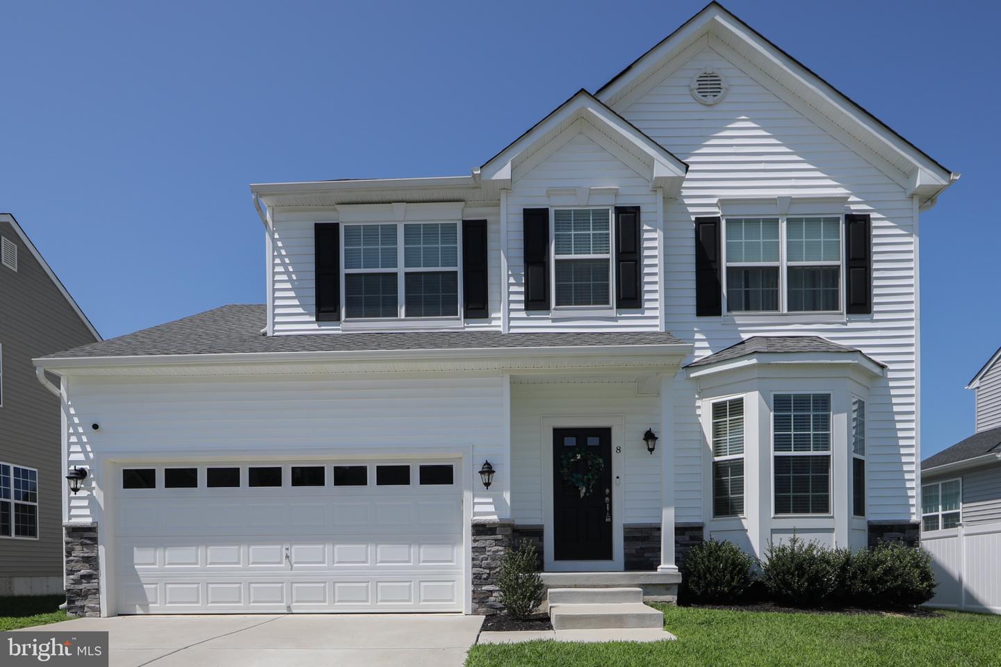 8 Cayuga Way — photo