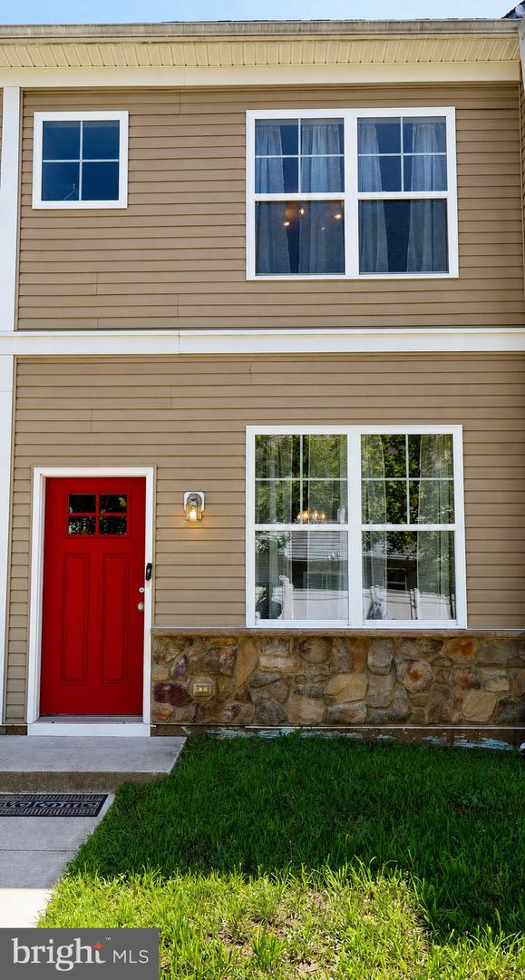 21 Rowand Way E — photo