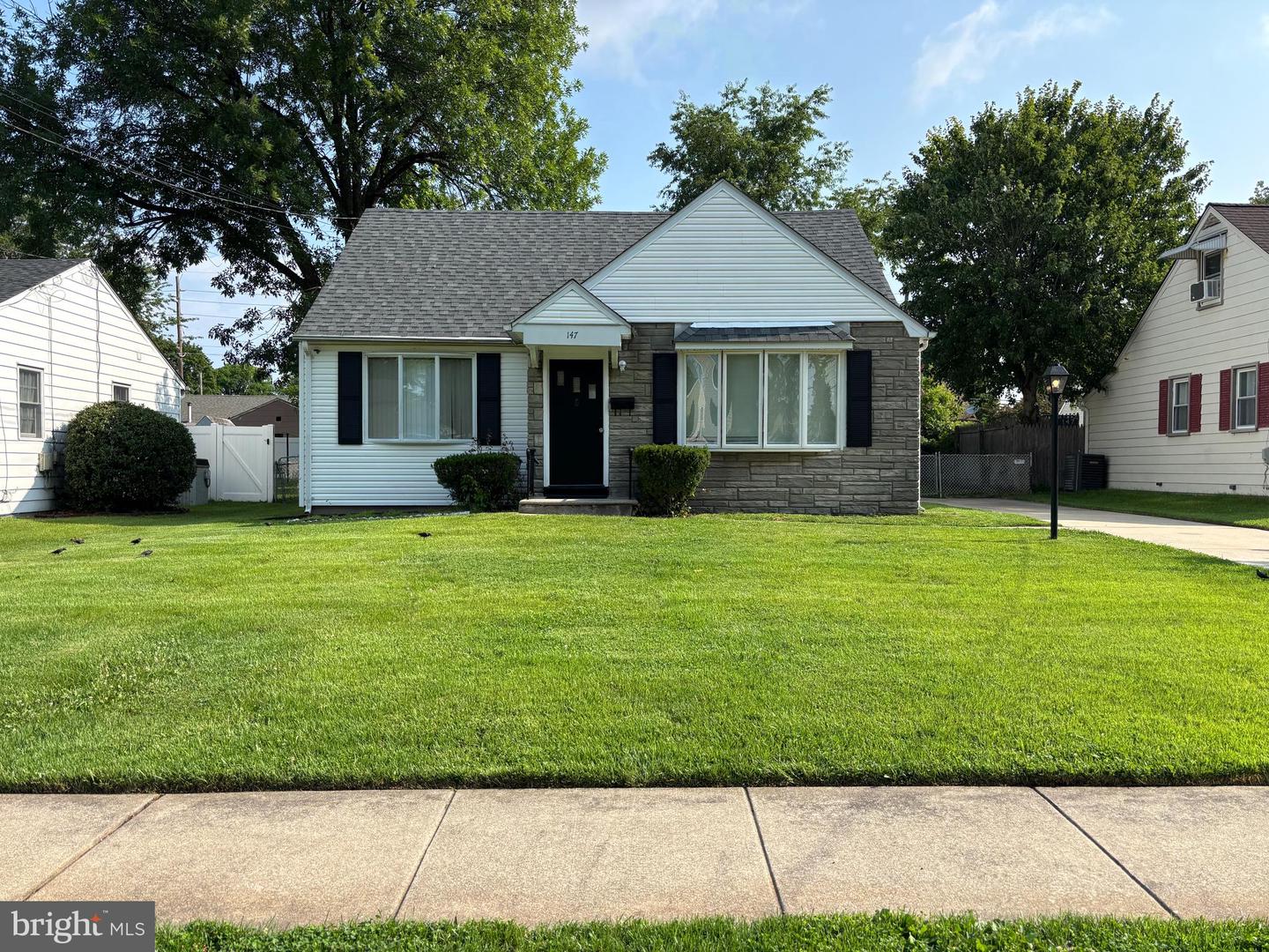 147 Russell Ave — photo