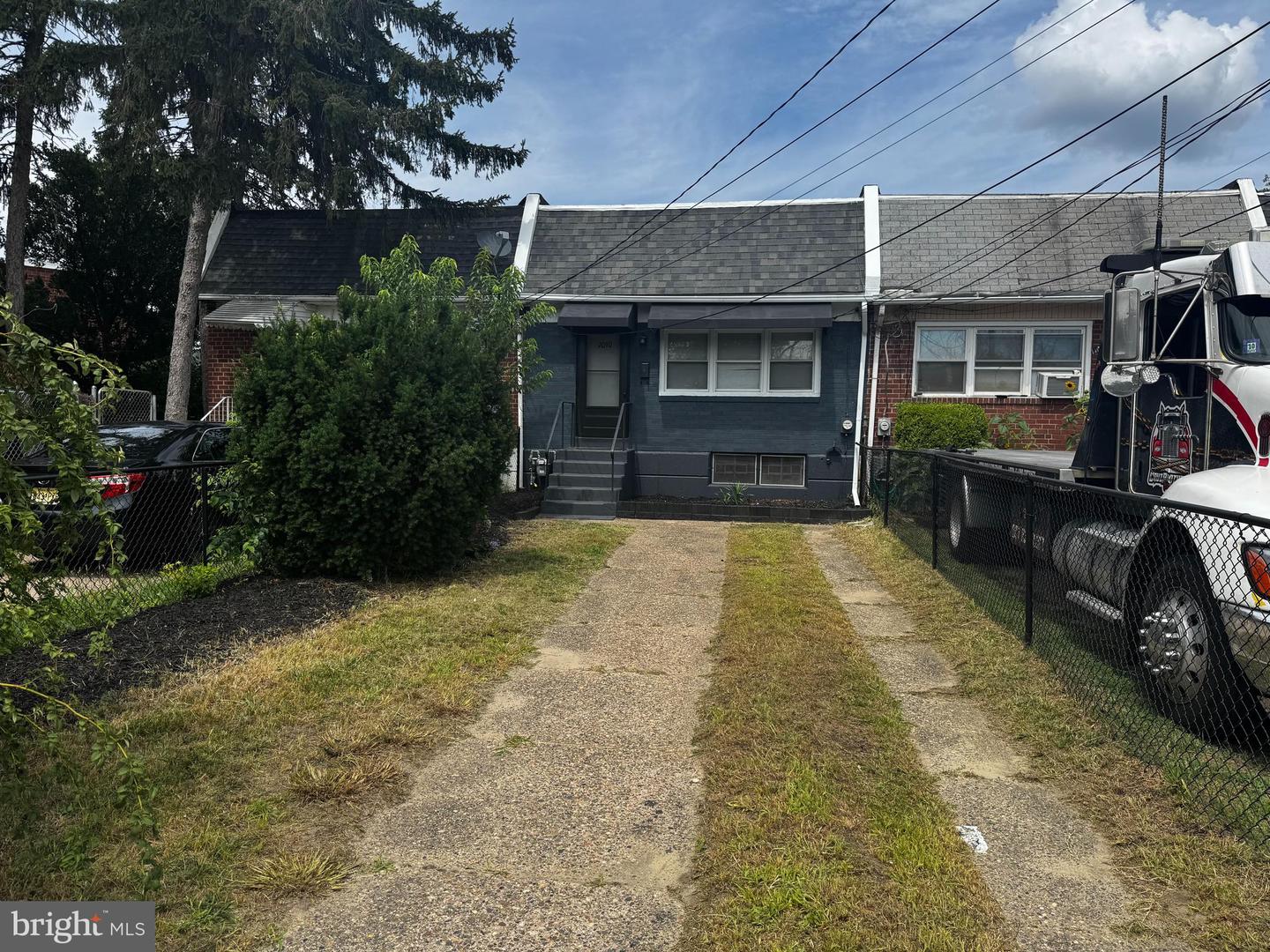 1090 Lakeshore Dr — photo