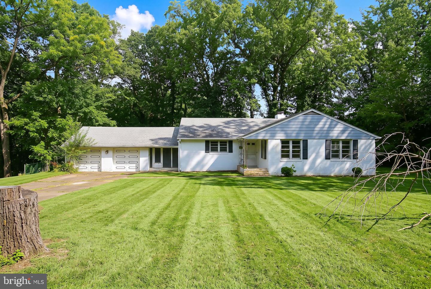 17 Brookdale Dr — photo