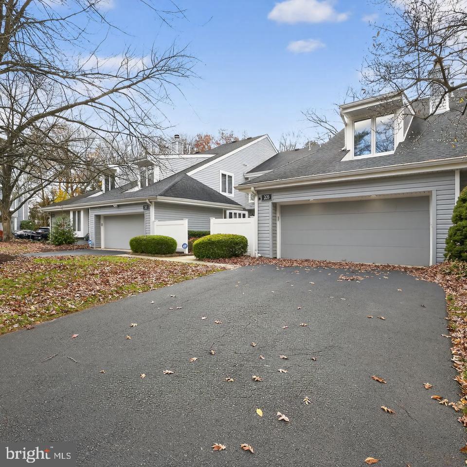 203 Sunshine Lakes Dr — photo