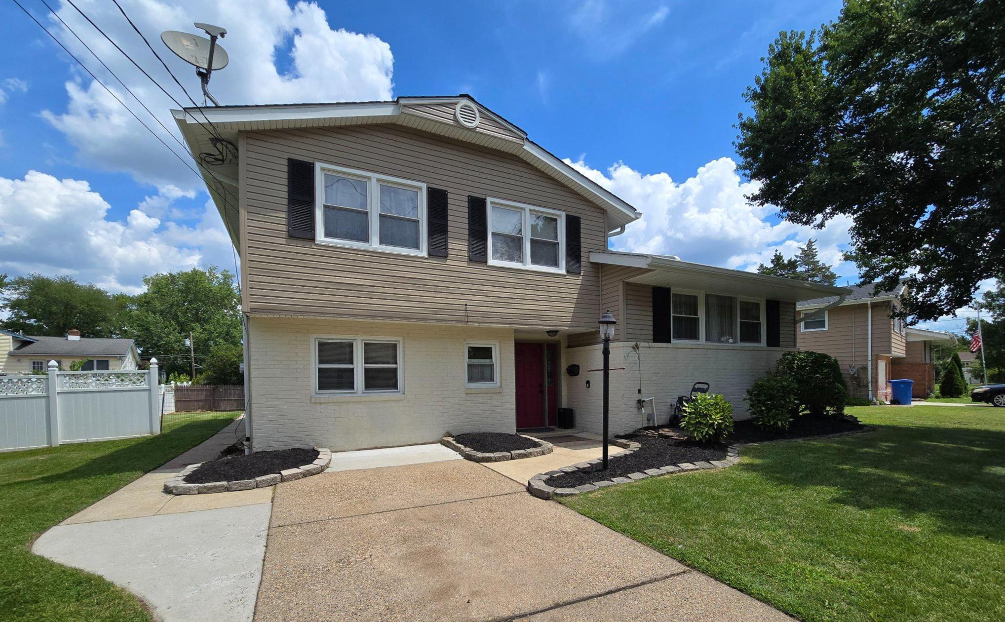 317 Cambridge Rd — photo