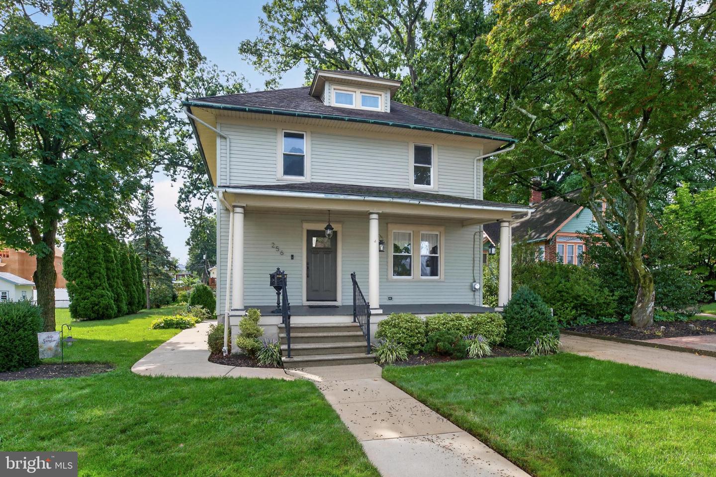 256 W Pine St — photo