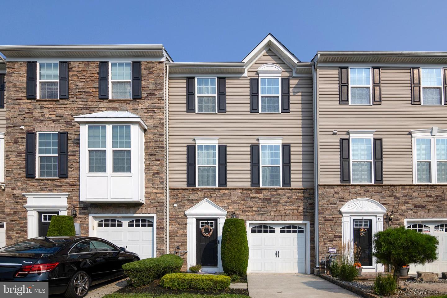 14 Village Green Ln — photo