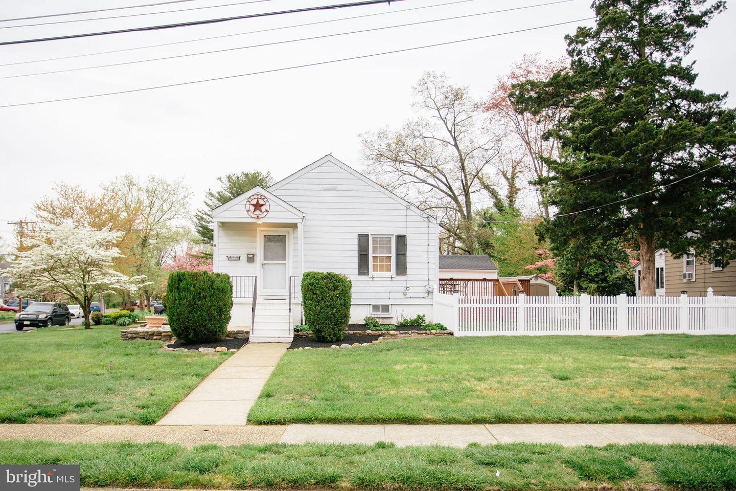 10 School Ln — photo