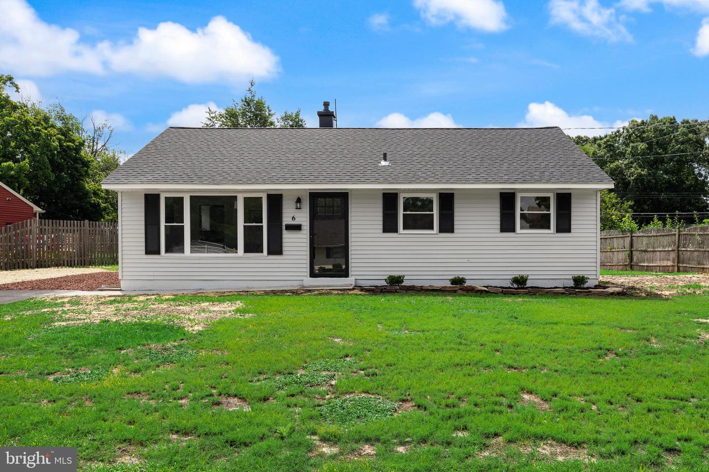 6 Holly Dr — photo