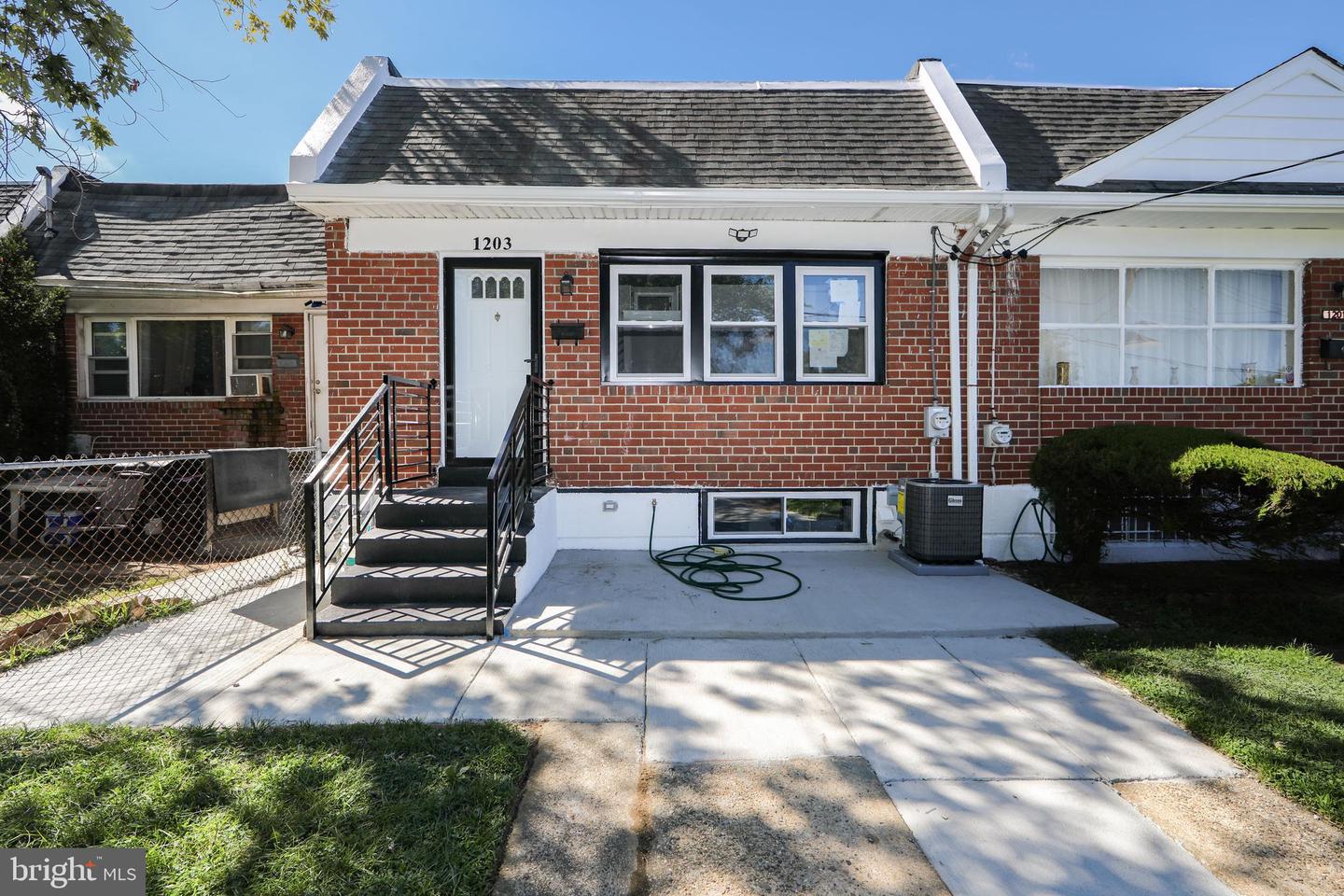 1203 Macarthur Dr — photo