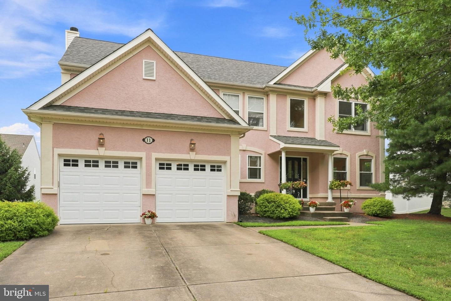11 Equestrian Ln — photo