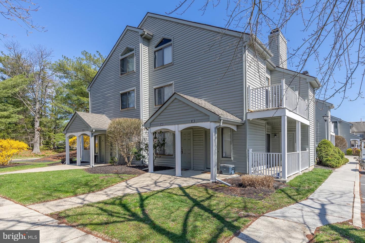 1309 Roberts Way — photo