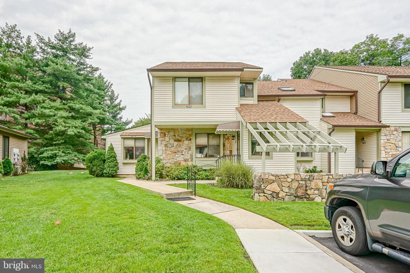 109 Avignon Way — photo
