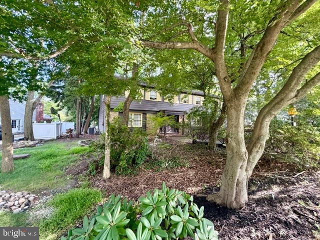1840 Lark Ln — photo