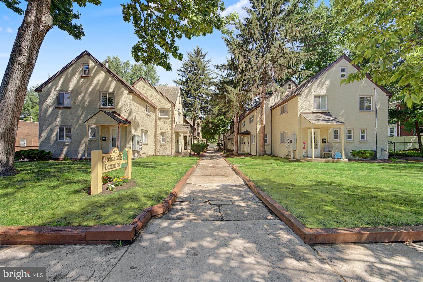 607 W Maple Ave — photo