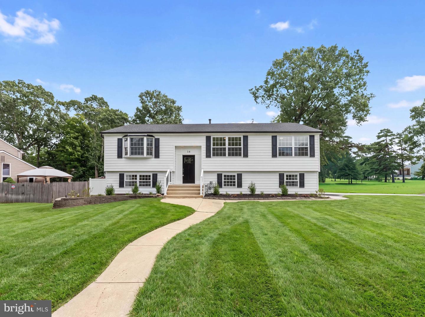 14 Tiffany Pl — photo