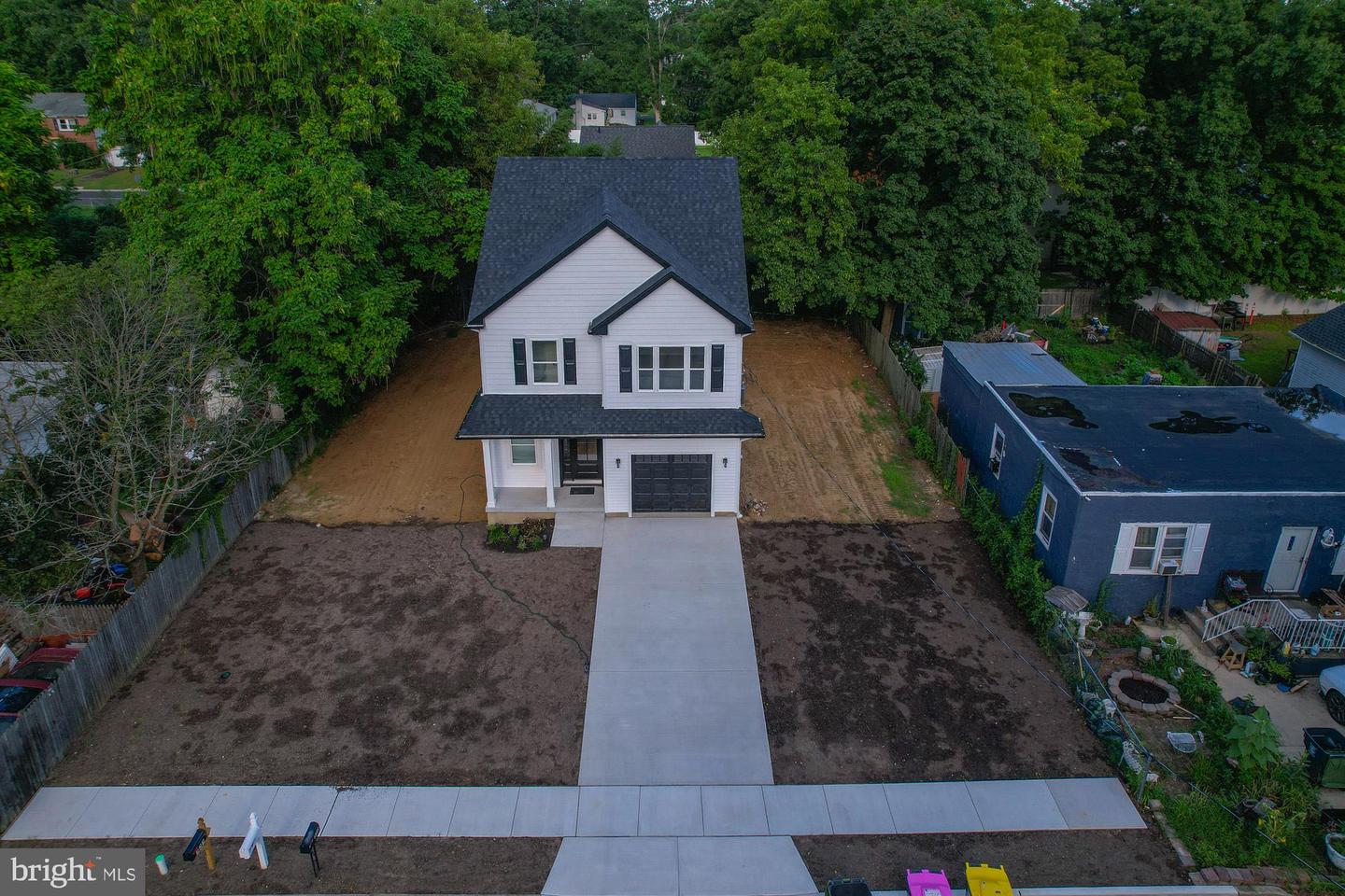 325 Larch Ave — photo