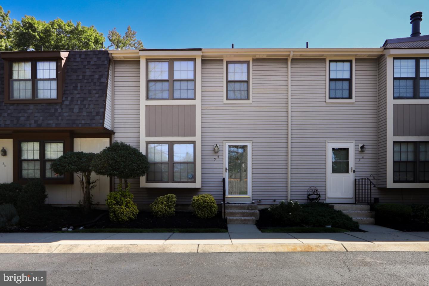 35 Crofton Commons — photo