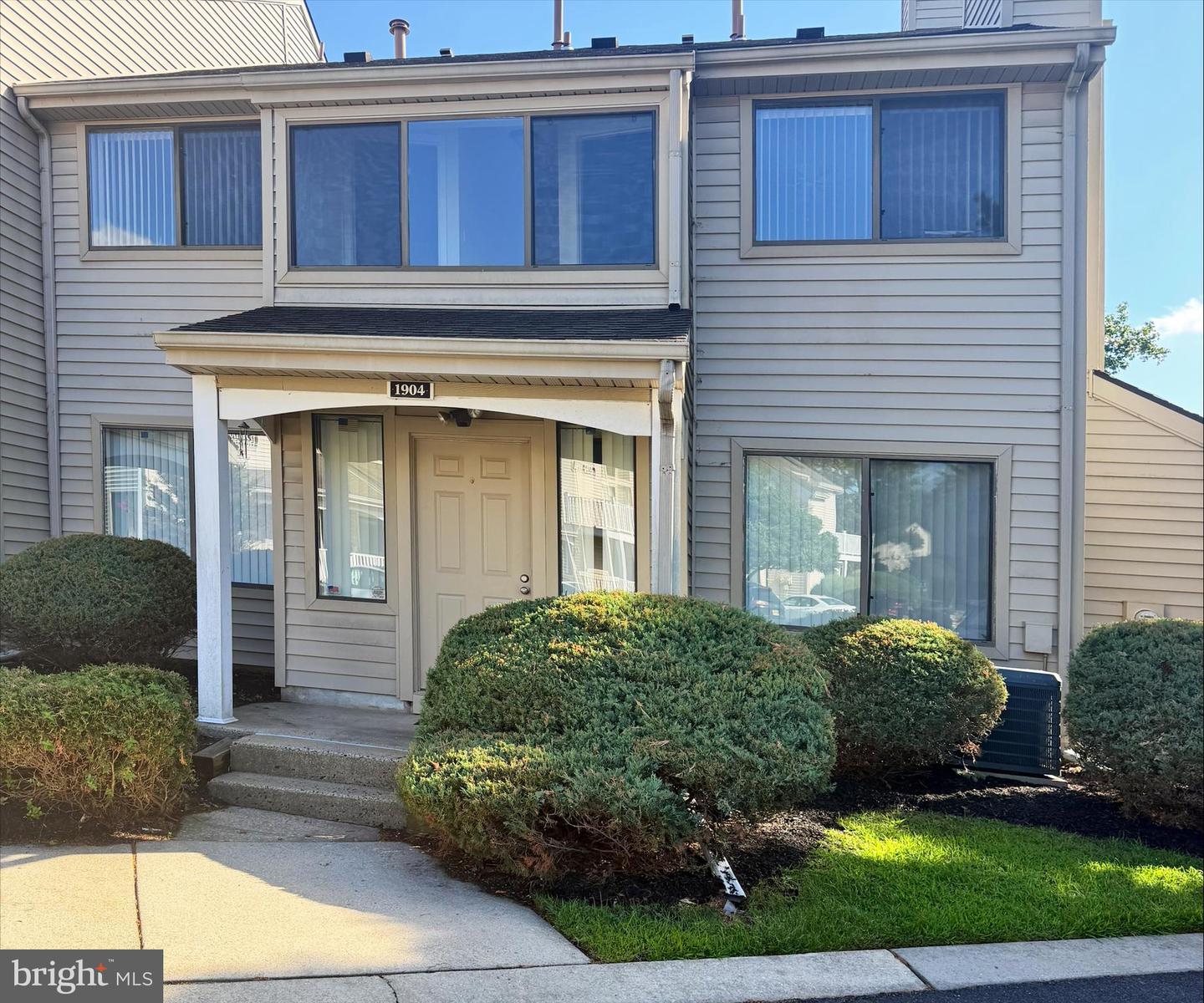 1904 Roberts Way — photo