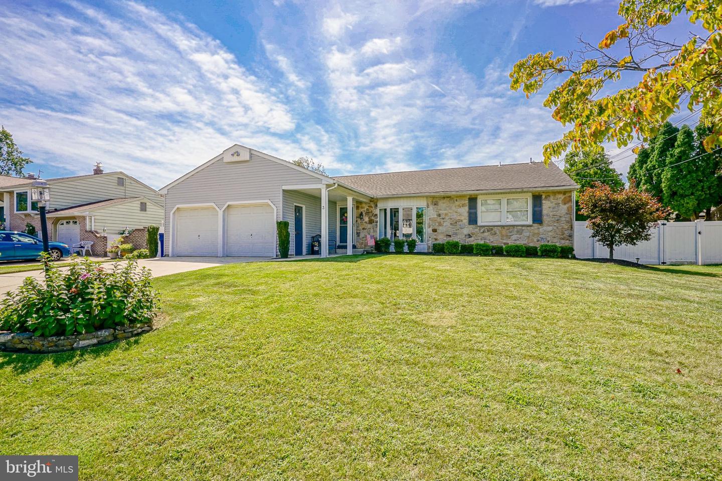 3 Pebble Ln — photo