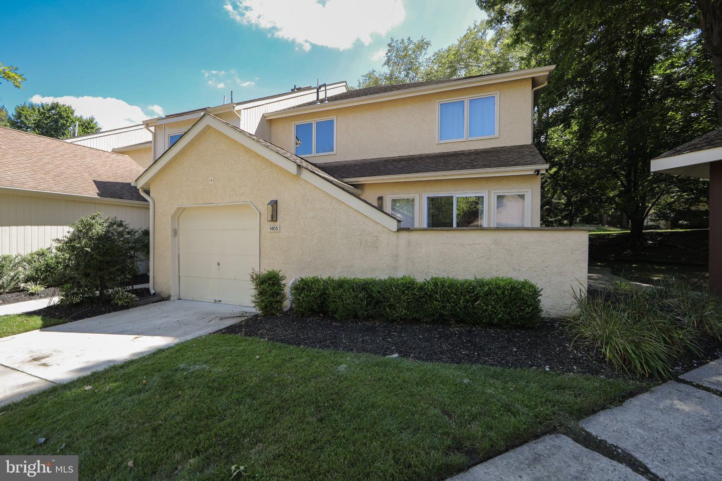1405 Chanticleer — photo
