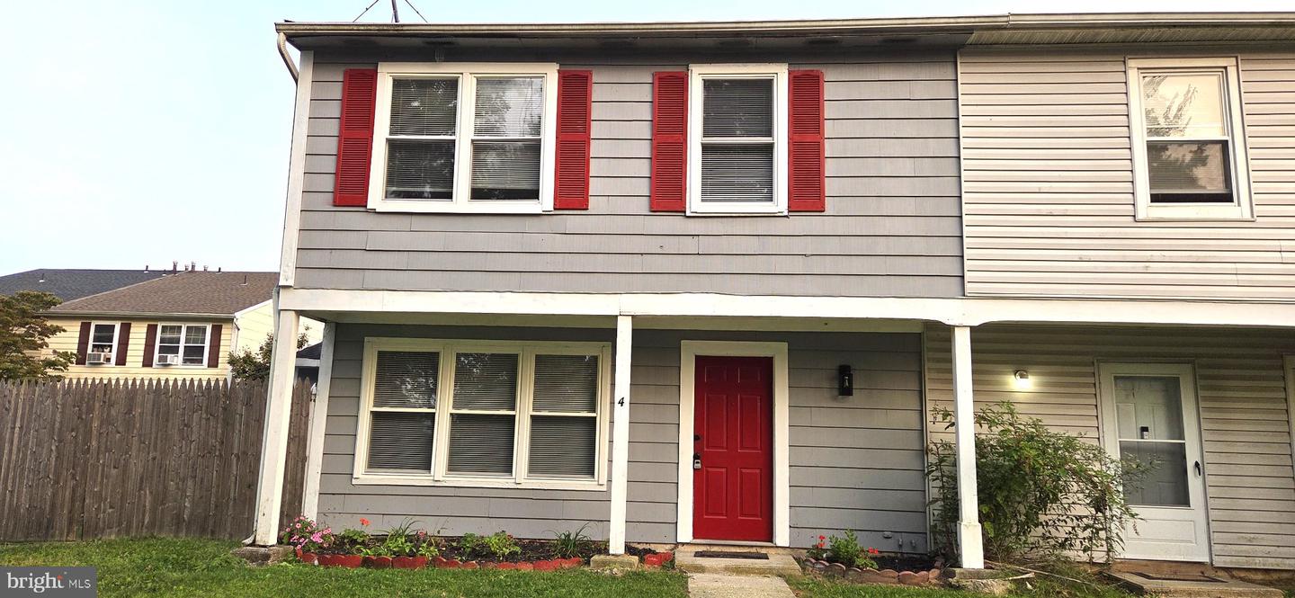 4 Logan Ct — photo