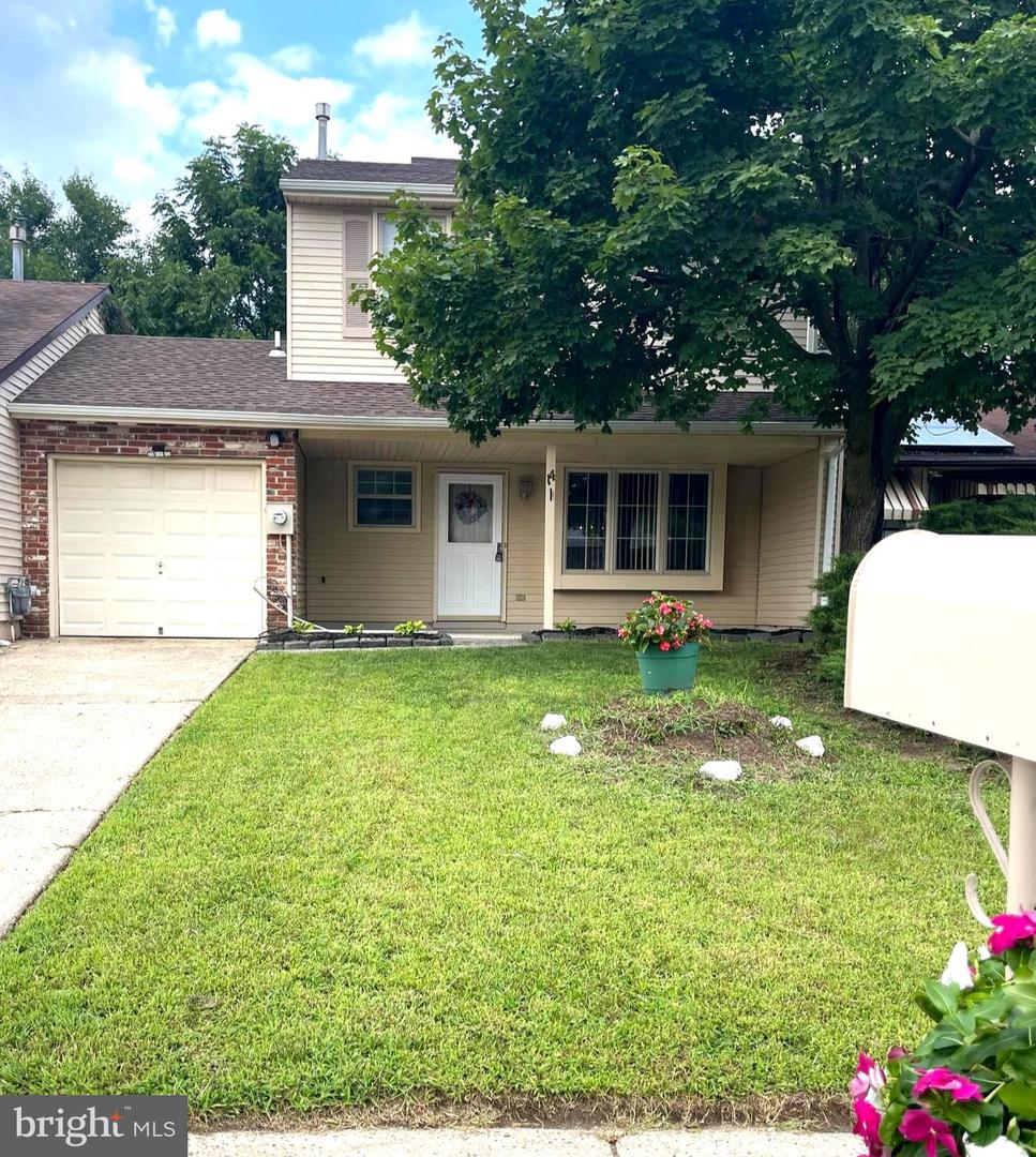 14 Hathaway Dr — photo