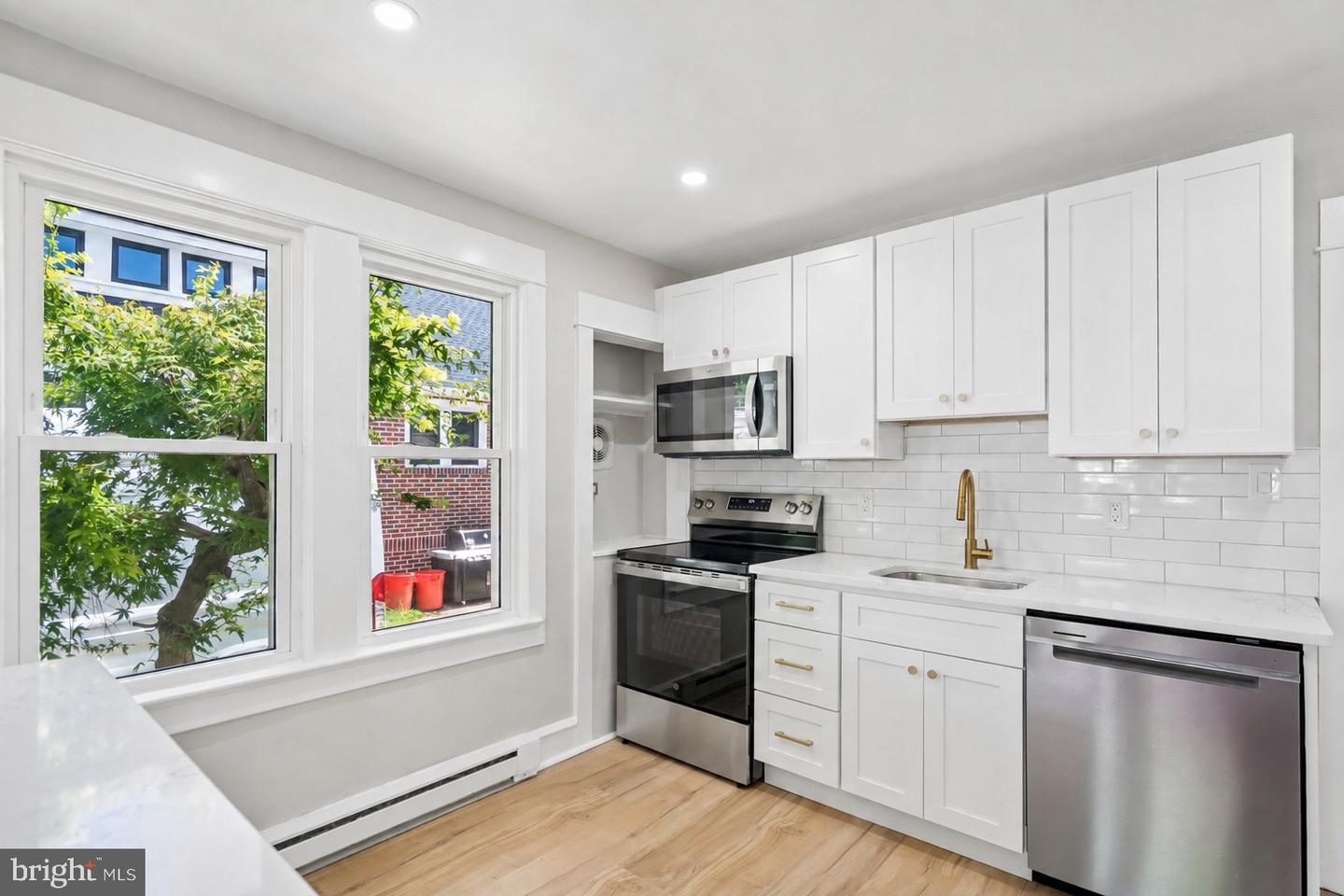 102 E Park Ave #a — photo