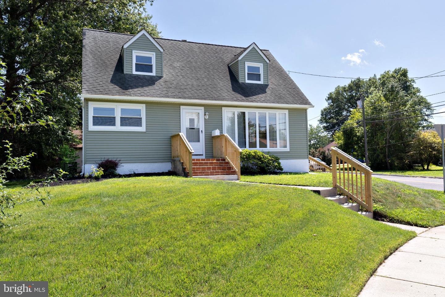 76 Hiawatha Rd — photo