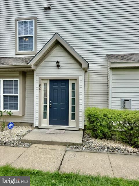 2501 Beacon Hill Dr — photo