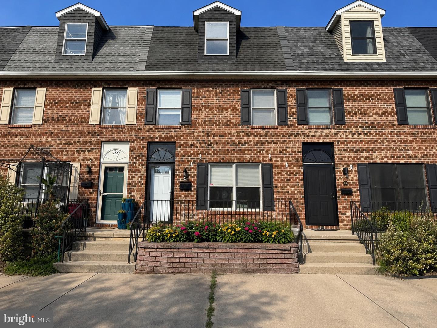41 Alexander Ave — photo