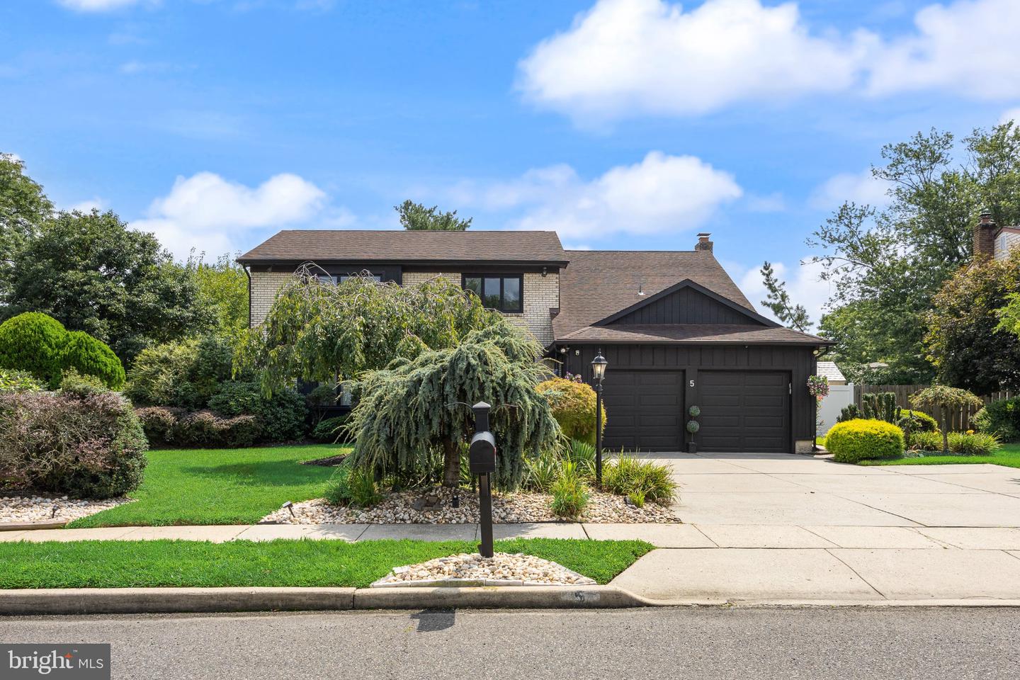 5 Chateau Dr — photo