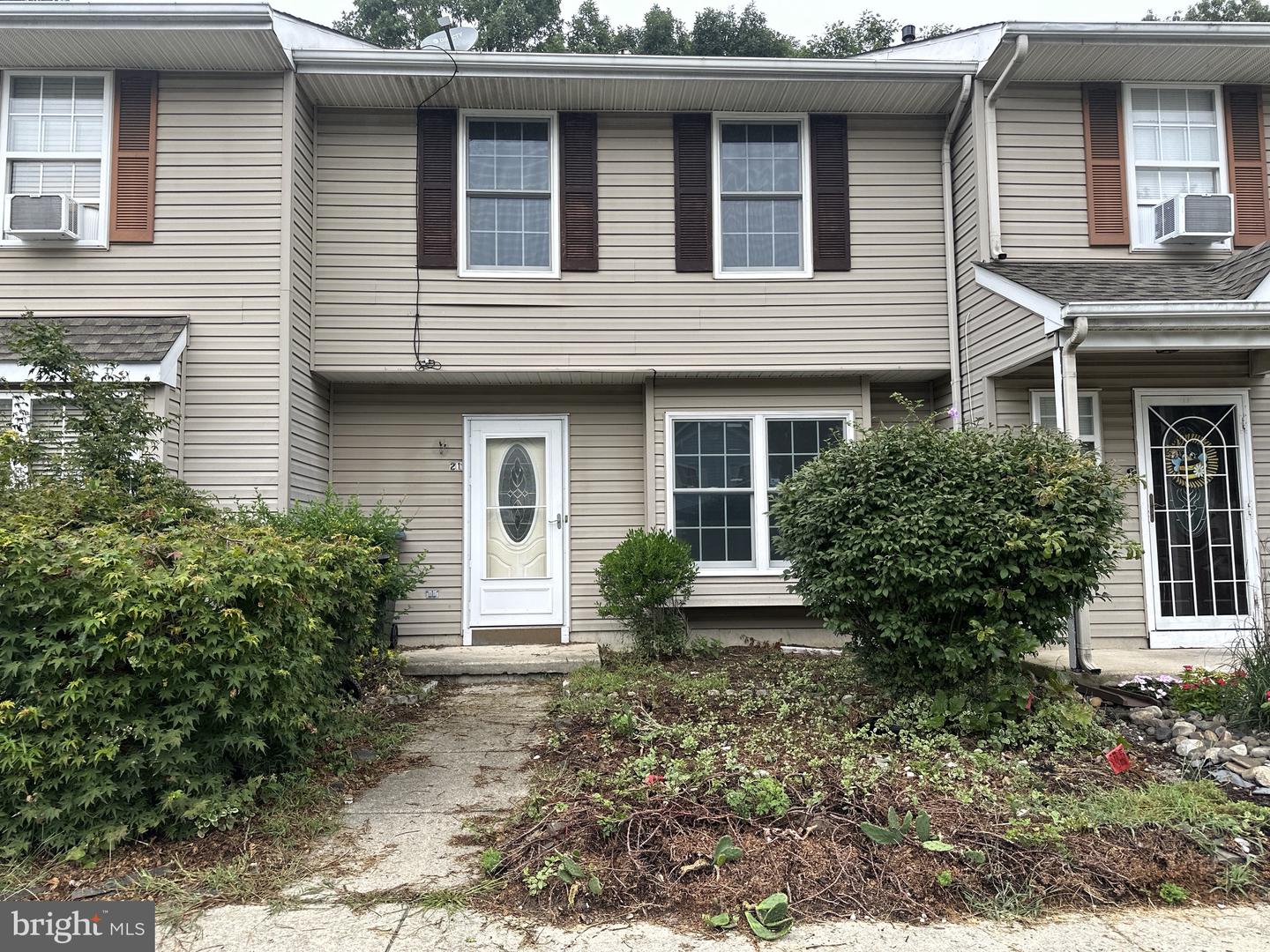 21 Grant Ln — photo