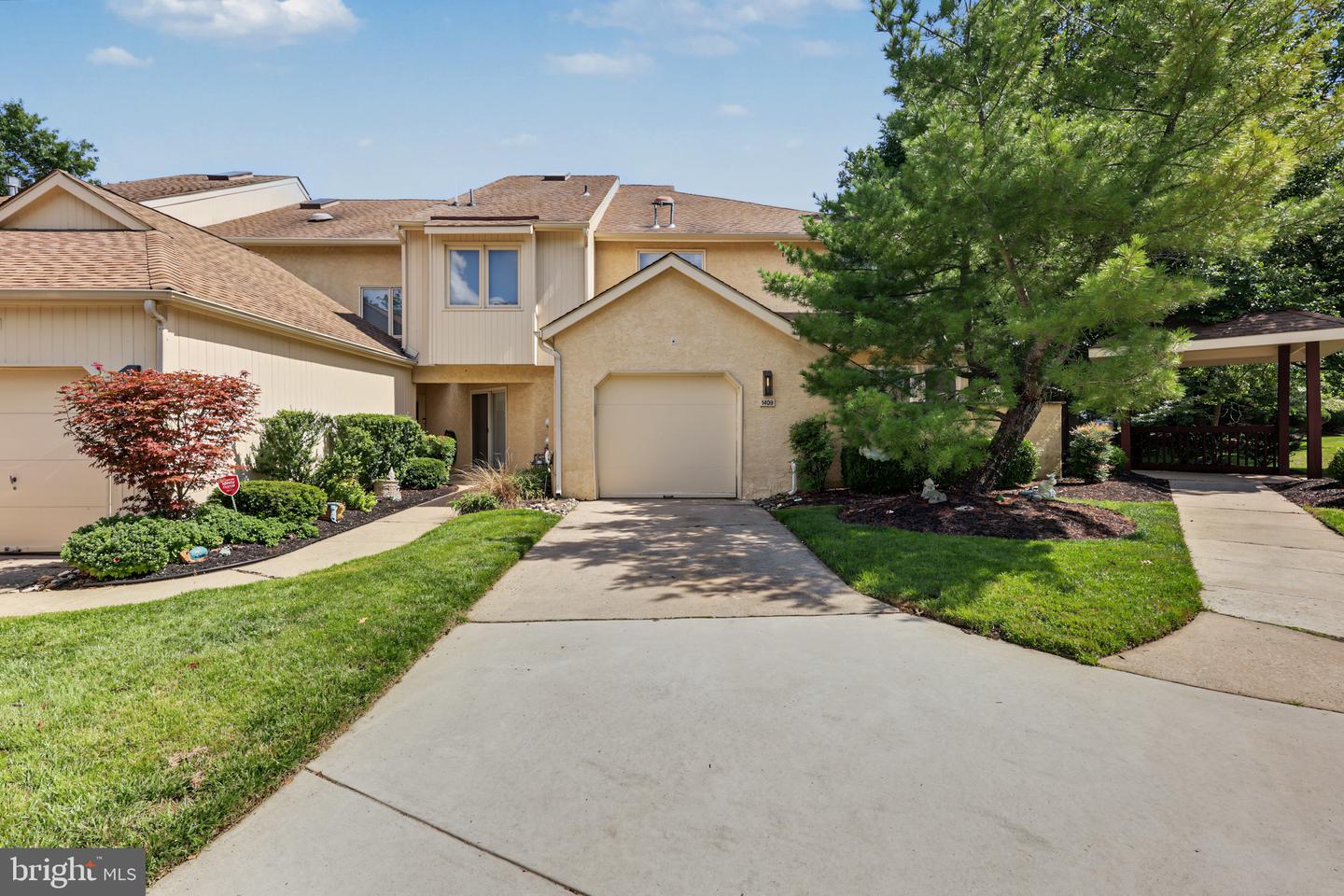 1409 Chanticleer Dr — photo